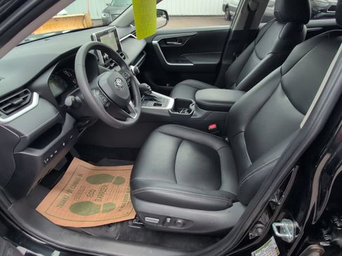 Used 2025 Toyota RAV4 XLE w/ Convenience Package AWD/4WD image 18