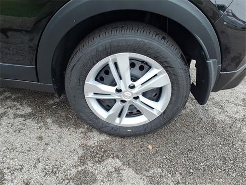 New 2025 Nissan Kicks Play S image 4