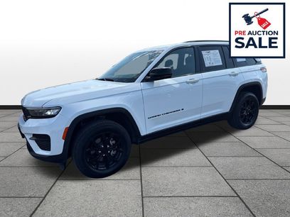 Used 2025 Jeep Grand Cherokee Altitude
