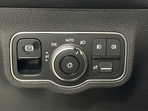 Used 2020 Mercedes-Benz GLB 250 4MATIC image 22