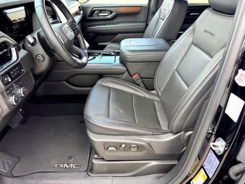 Used 2025 GMC Yukon XL Denali image 12