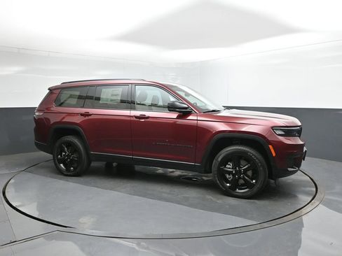New 2025 Jeep Grand Cherokee L Altitude image 17