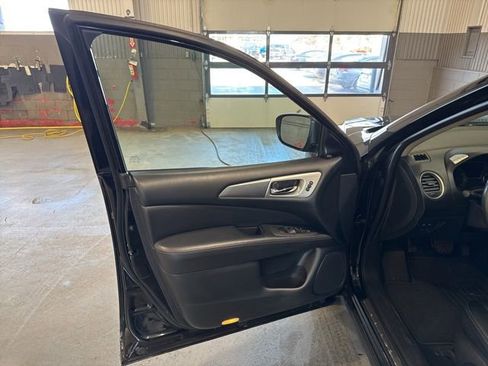 Used 2018 Nissan Pathfinder SL w/ SL Premium Package image 11