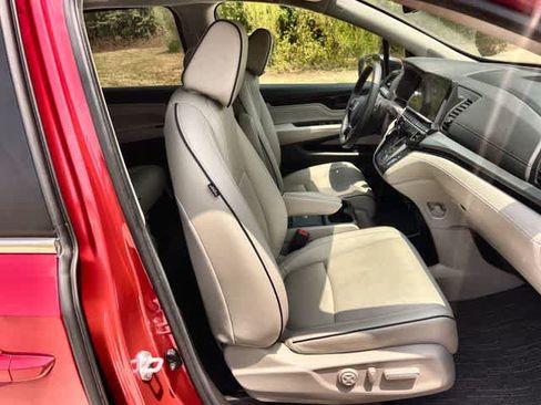 Used 2025 Honda Odyssey Touring image 12