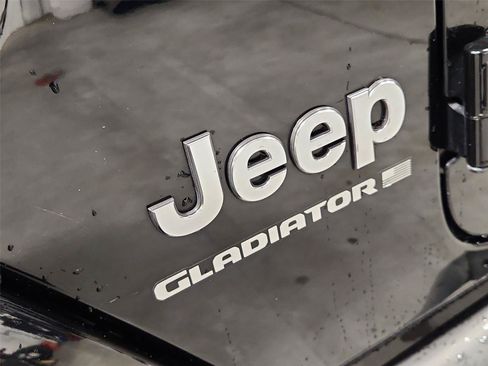 Used 2023 Jeep Gladiator Overland AWD/4WD image 31