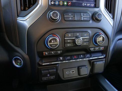 Used 2021 Chevrolet Silverado 2500 LTZ w/ LTZ Convenience Package image 13