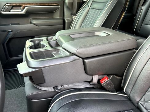 Used 2022 GMC Sierra 1500 Elevation image 17