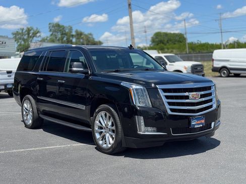 Used 2018 Cadillac Escalade ESV Premium Luxury AWD/4WD image 3