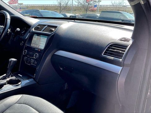 Used 2017 Ford Explorer XLT w/ Equipment Group 202A image 15