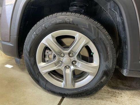 Used 2024 Jeep Compass Latitude AWD/4WD image 10