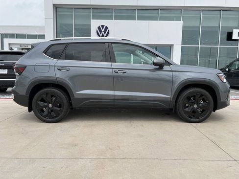 New 2025 Volkswagen Taos SE image 7