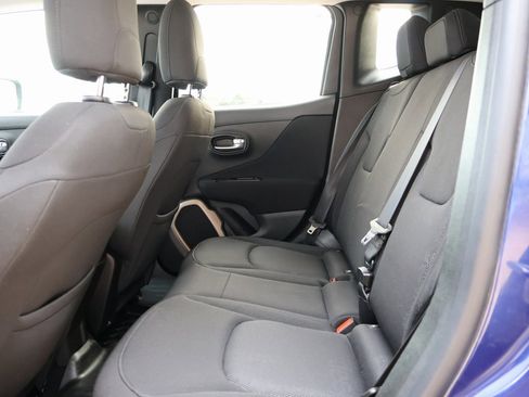 Used 2016 Jeep Renegade Latitude image 18