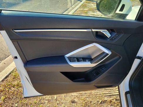 Used 2024 Audi Q3 2.0T Premium image 12