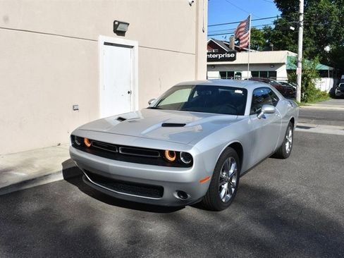 Used 2023 Dodge Challenger SXT image 3