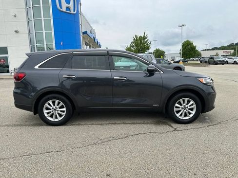 Used 2019 Kia Sorento AWD image 2