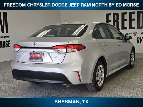 Used 2025 Toyota Corolla LE image 3