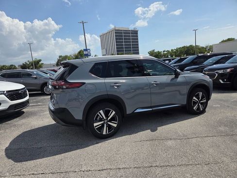 Used 2021 Nissan Rogue SL FWD image 12