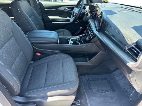 Used 2025 Chevrolet Traverse LT w/ Enhanced Driving Package FWD image 16