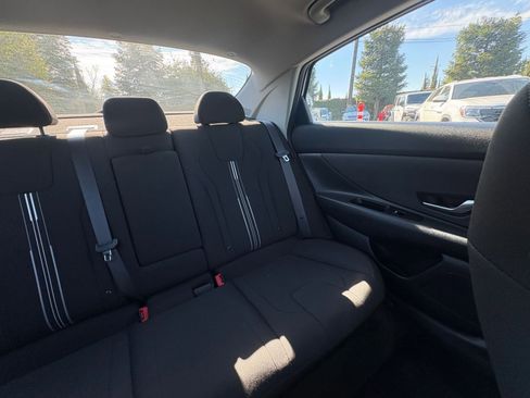 Used 2025 Hyundai Elantra SEL image 38