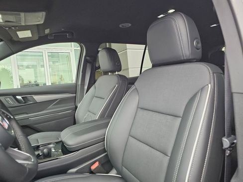 Used 2025 Buick Enclave Preferred w/ Power Package image 22