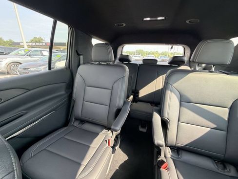 Used 2026 Chevrolet Traverse LT FWD image 13