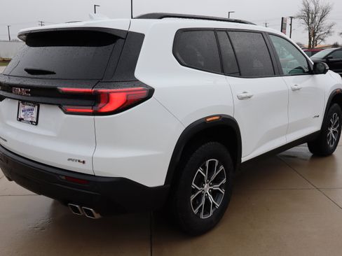 Used 2024 GMC Acadia AT4 w/ Luxury Package image 5