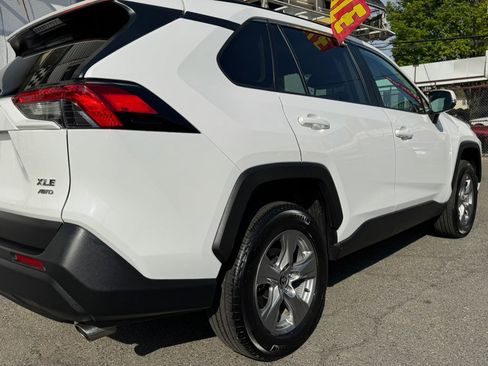 Used 2025 Toyota RAV4 XLE AWD/4WD image 32