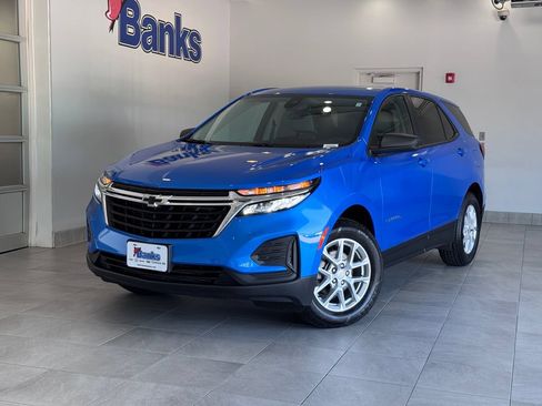 Certified 2024 Chevrolet Equinox LS w/ LS Convenience Package AWD/4WD image 2