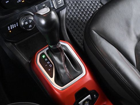 Used 2019 Jeep Renegade Trailhawk AWD/4WD image 20