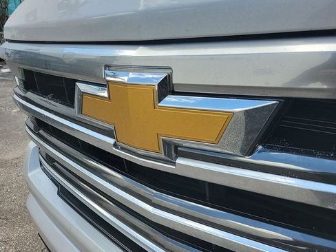 Used 2023 Chevrolet Silverado 1500 High Country w/ Technology Package image 8