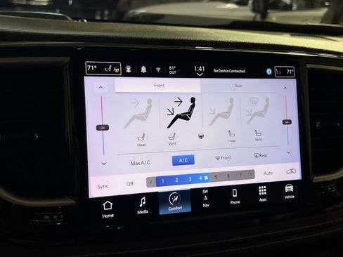 Used 2022 Chrysler Pacifica Limited w/ Uconnect Theater Family Group FWD image 22