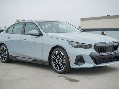 New 2026 BMW 530i w/ Executive Package RWD image 3