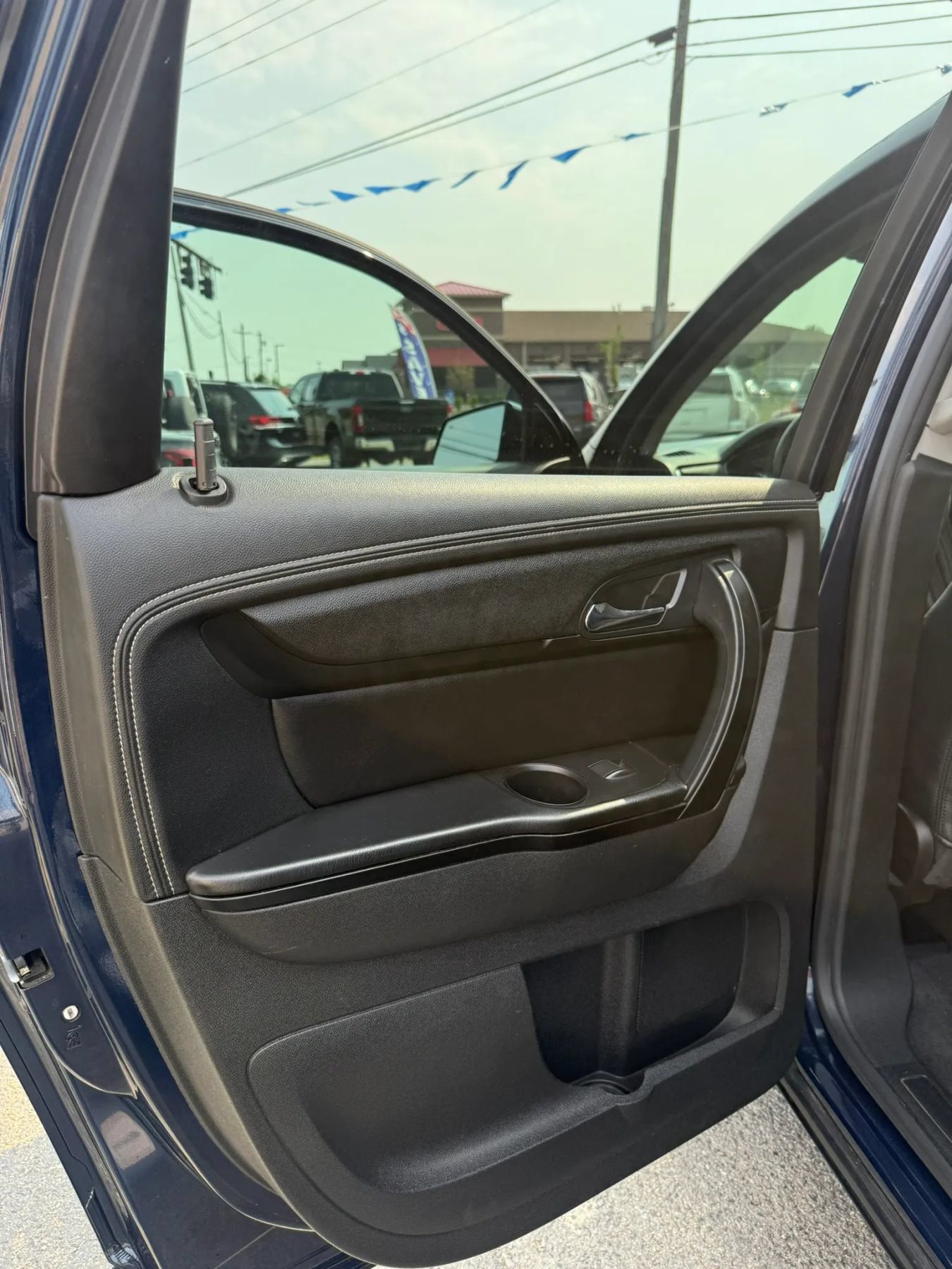 Used 2017 Chevrolet Traverse LT w/ Style and Technology Package FWD image 16