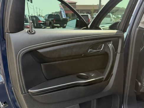 Used 2017 Chevrolet Traverse LT w/ Style and Technology Package FWD image 16