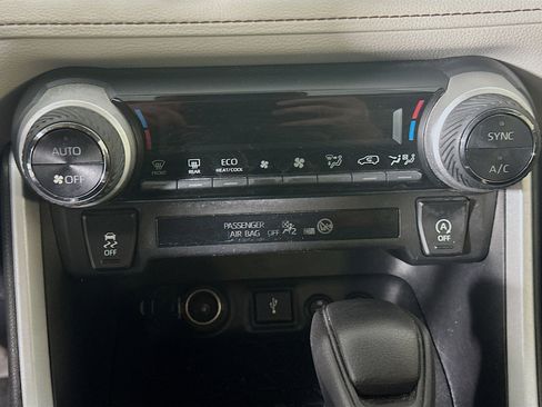 Used 2021 Toyota RAV4 XLE FWD image 23