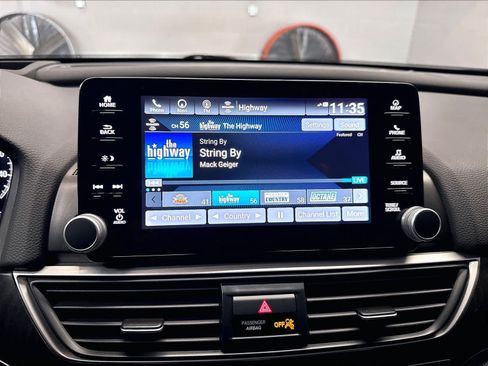 Used 2022 Honda Accord Touring image 9