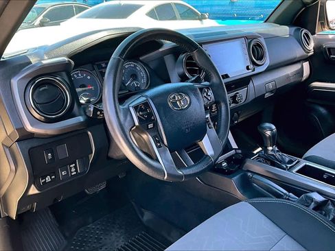 Used 2020 Toyota Tacoma TRD Sport w/ Technology Package AWD/4WD image 16