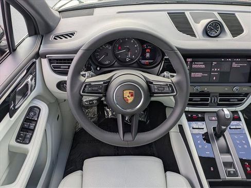 Used 2025 Porsche Macan image 14