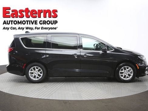 Used 2023 Chrysler Pacifica Touring-L FWD image 44