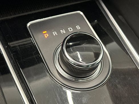 Used 2019 Jaguar F-PACE Premium image 24