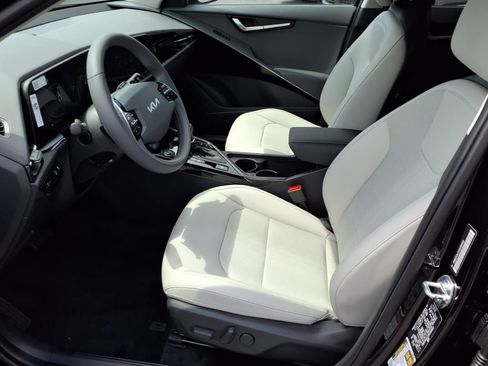 New 2025 Kia Niro EX image 10