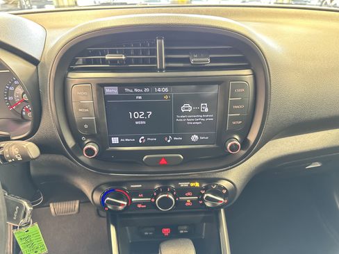 Used 2022 Kia Soul LX w/ Technology Package image 3