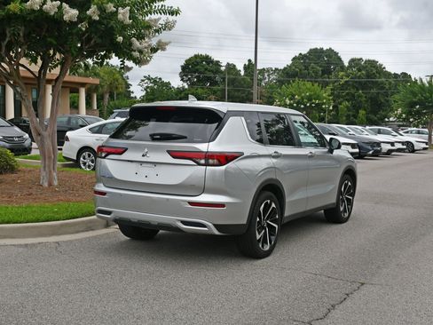 Used 2024 Mitsubishi Outlander SE Black Edition AWD/4WD image 4