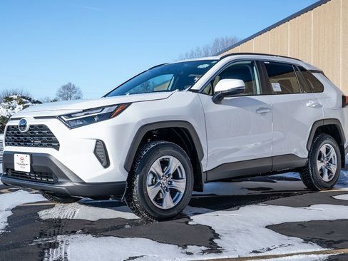 New 2025 Toyota RAV4 XLE w/ Convenience Package image 4