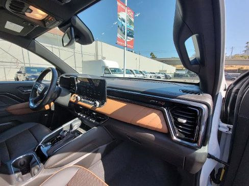 Used 2024 GMC Canyon AT4 w/ AT4 Premium Package AWD/4WD image 28