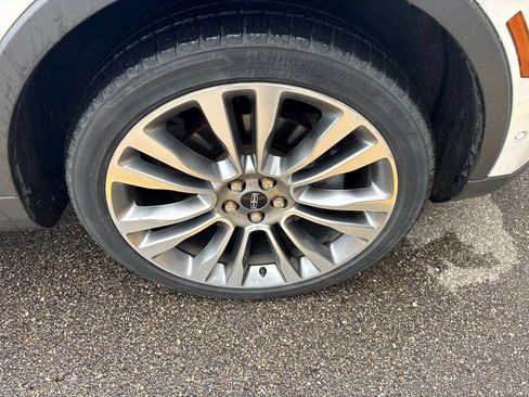Used 2016 Lincoln MKX Reserve w/ Technology Package AWD/4WD image 4