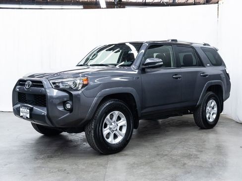 Used 2022 Toyota 4Runner SR5 Premium w/ Moonroof Package AWD/4WD image 3