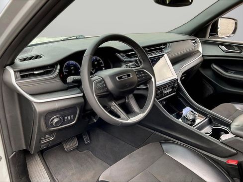 Used 2024 Jeep Grand Cherokee L Laredo AWD/4WD image 19