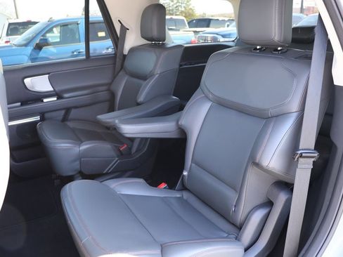 Used 2025 Ford Expedition Active image 11