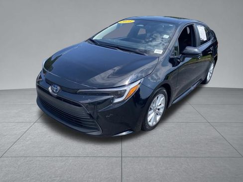 Used 2023 Toyota Corolla LE w/ LE Convenience Package FWD image 2